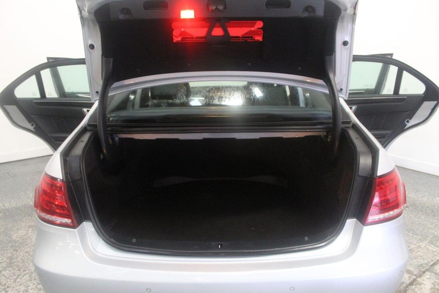 Used Mercedes-Benz E Class 2013 for sale - 76979559: Photo 24