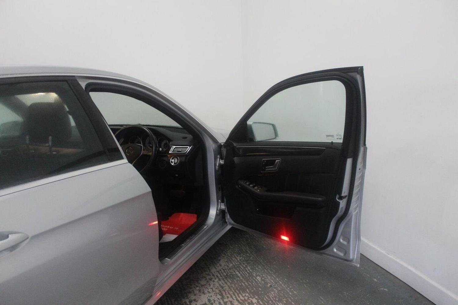 Used Mercedes-Benz E Class 2013 for sale - 76979559: Photo 25