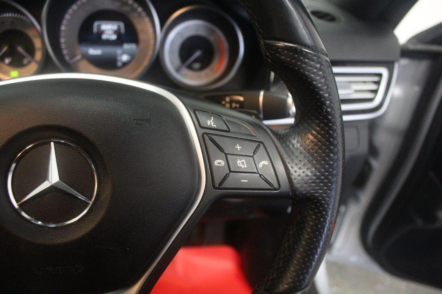 Used Mercedes-Benz E Class 2013 for sale - 76979559: Photo 46