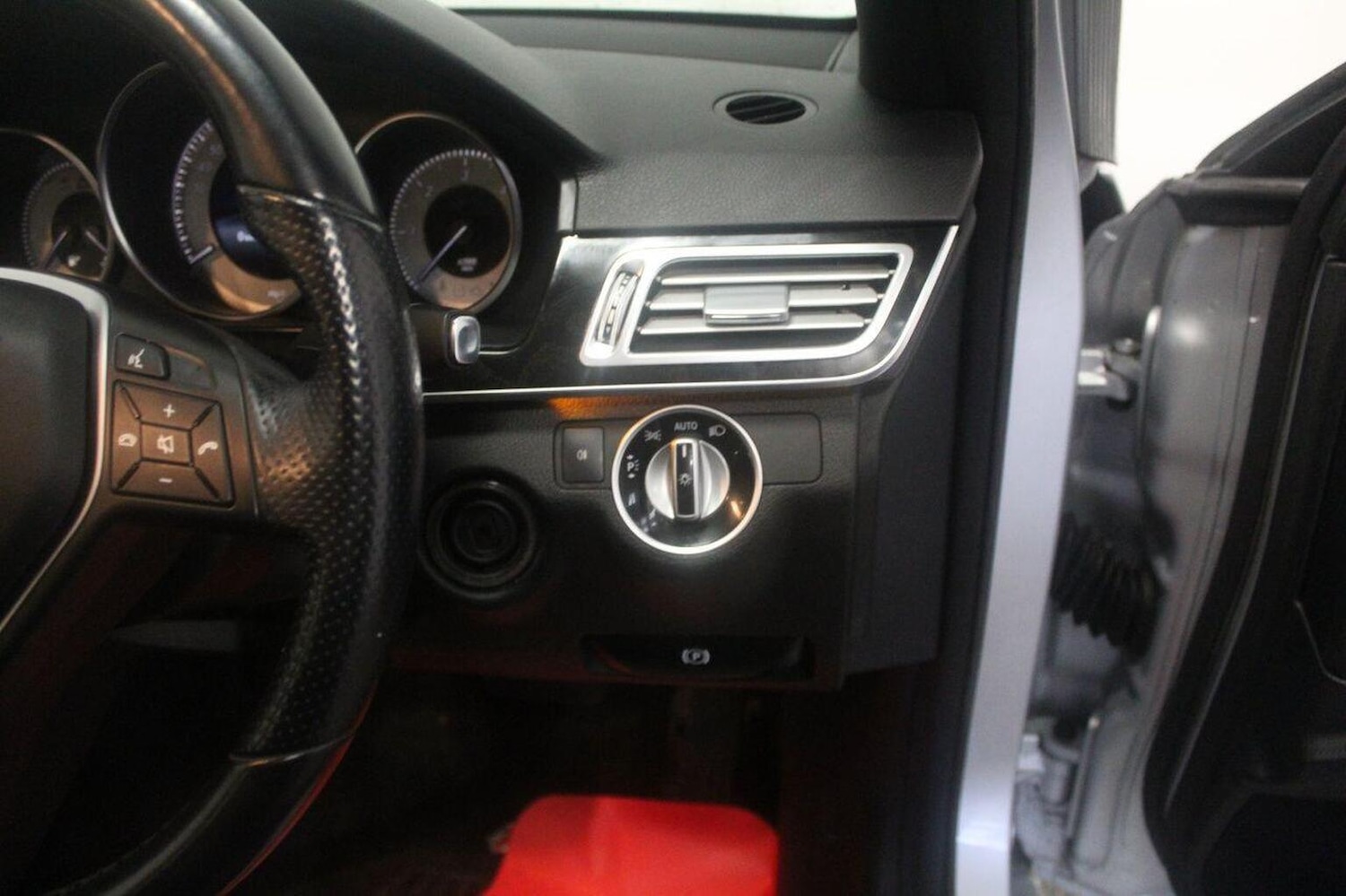 Used Mercedes-Benz E Class 2013 for sale - 76979559: Photo 47