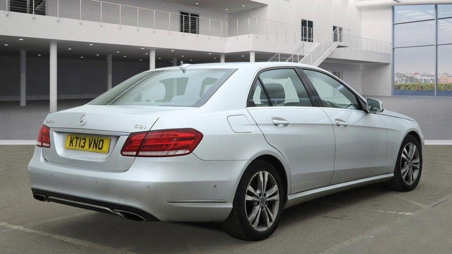 Used Mercedes-Benz E Class 2013 for sale - 76979559: Photo 5