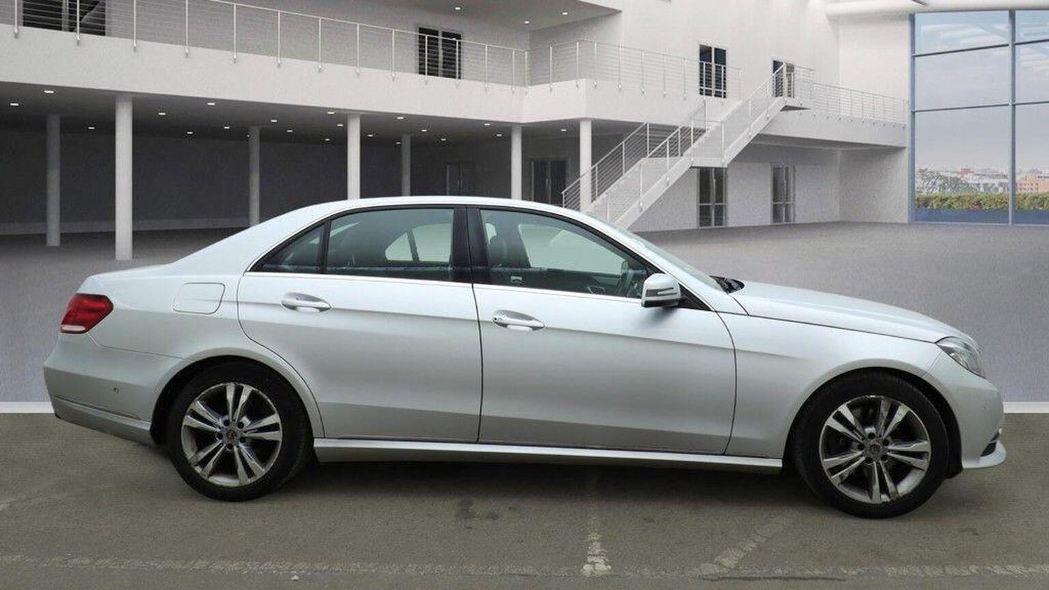 Used Mercedes-Benz E Class 2013 for sale - 76979559: Photo 8