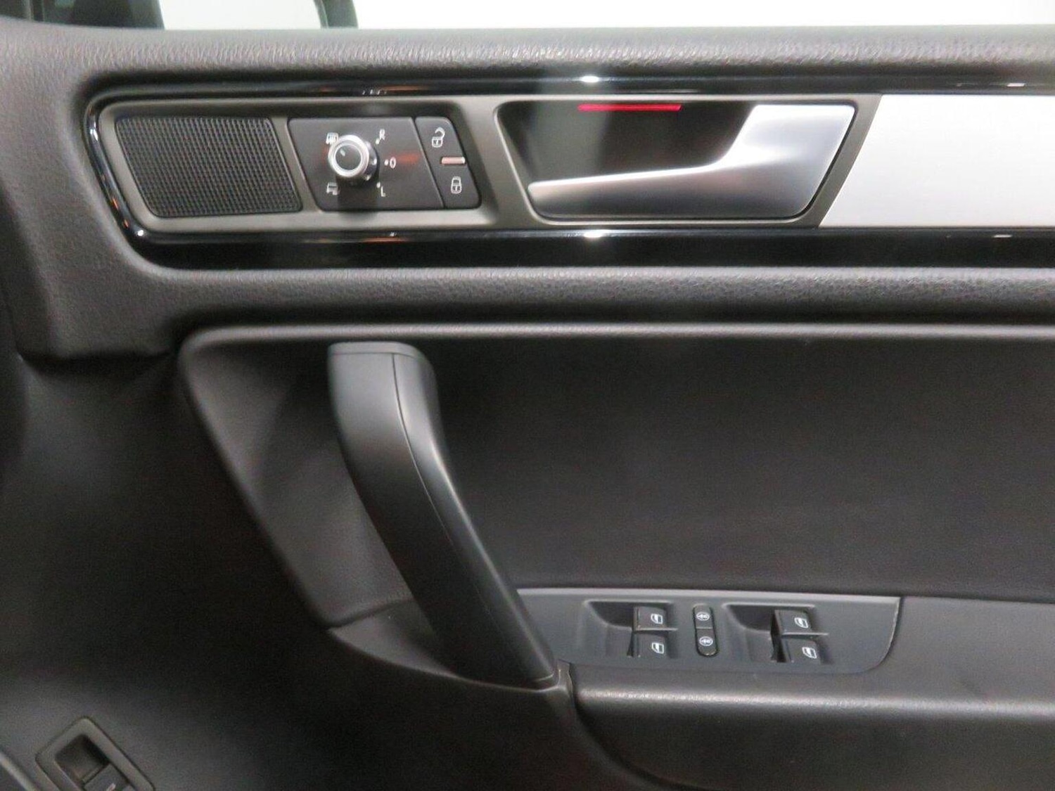 Used Volkswagen Touareg 2014 for sale - 77937935: Photo 53