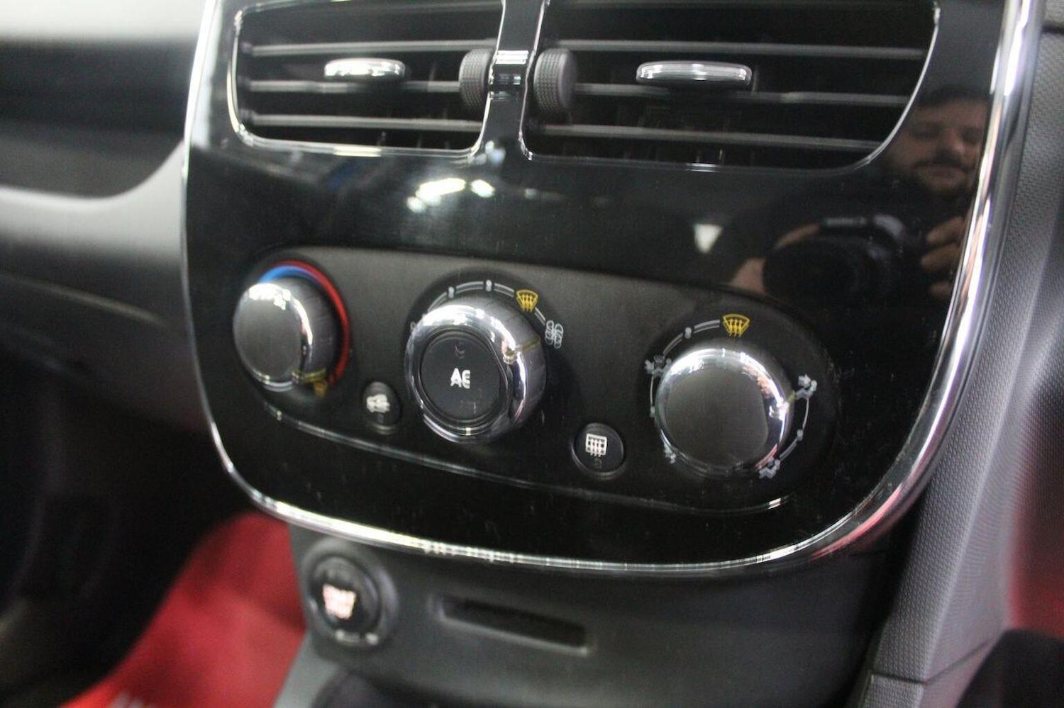 Used Renault Clio 2014 for sale - 76358214: Photo 37