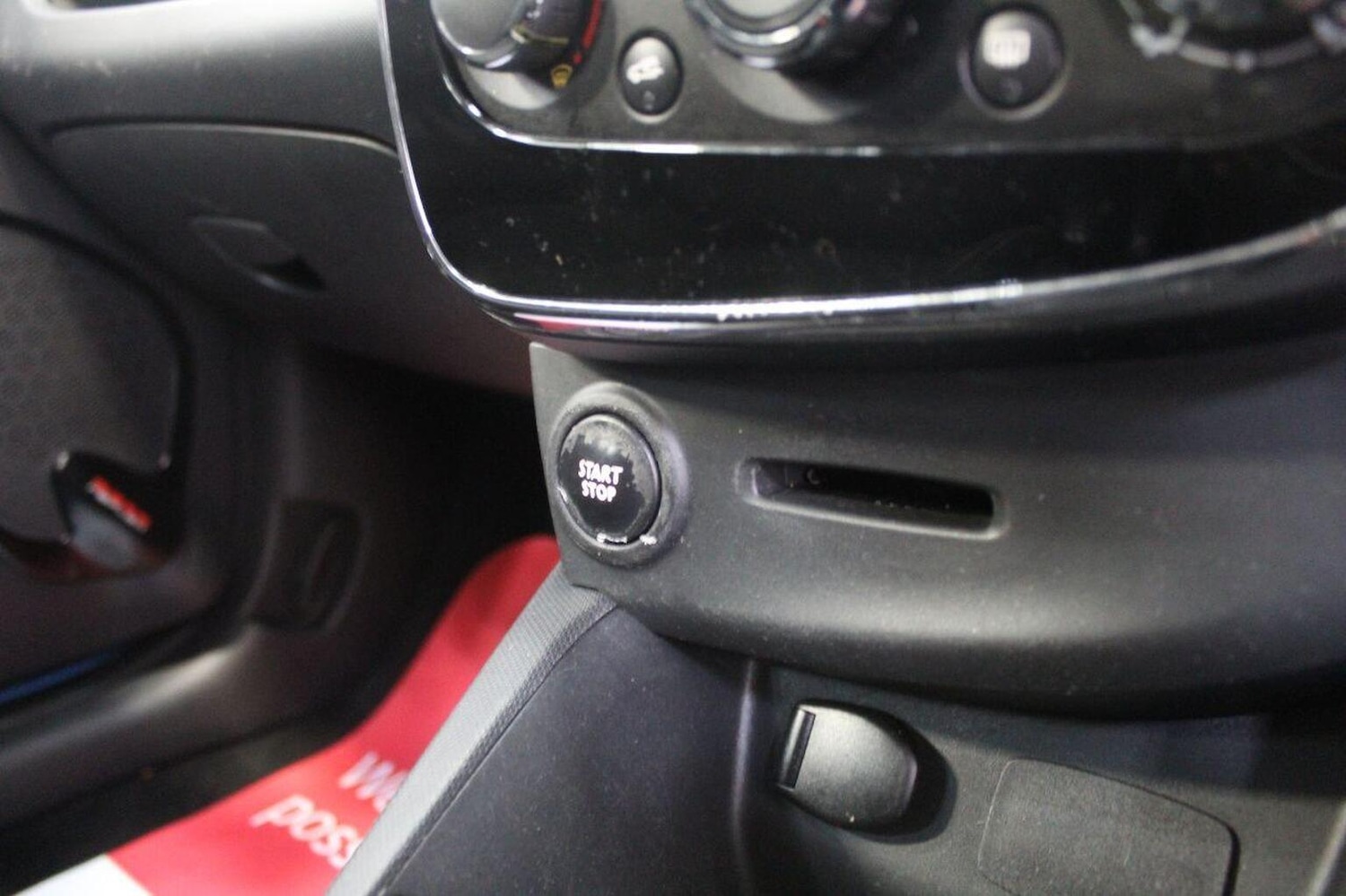 Used Renault Clio 2014 for sale - 76358214: Photo 38