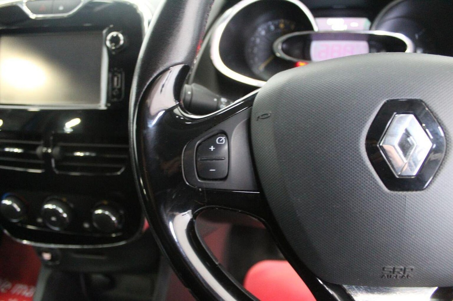 Used Renault Clio 2014 for sale - 76358214: Photo 42
