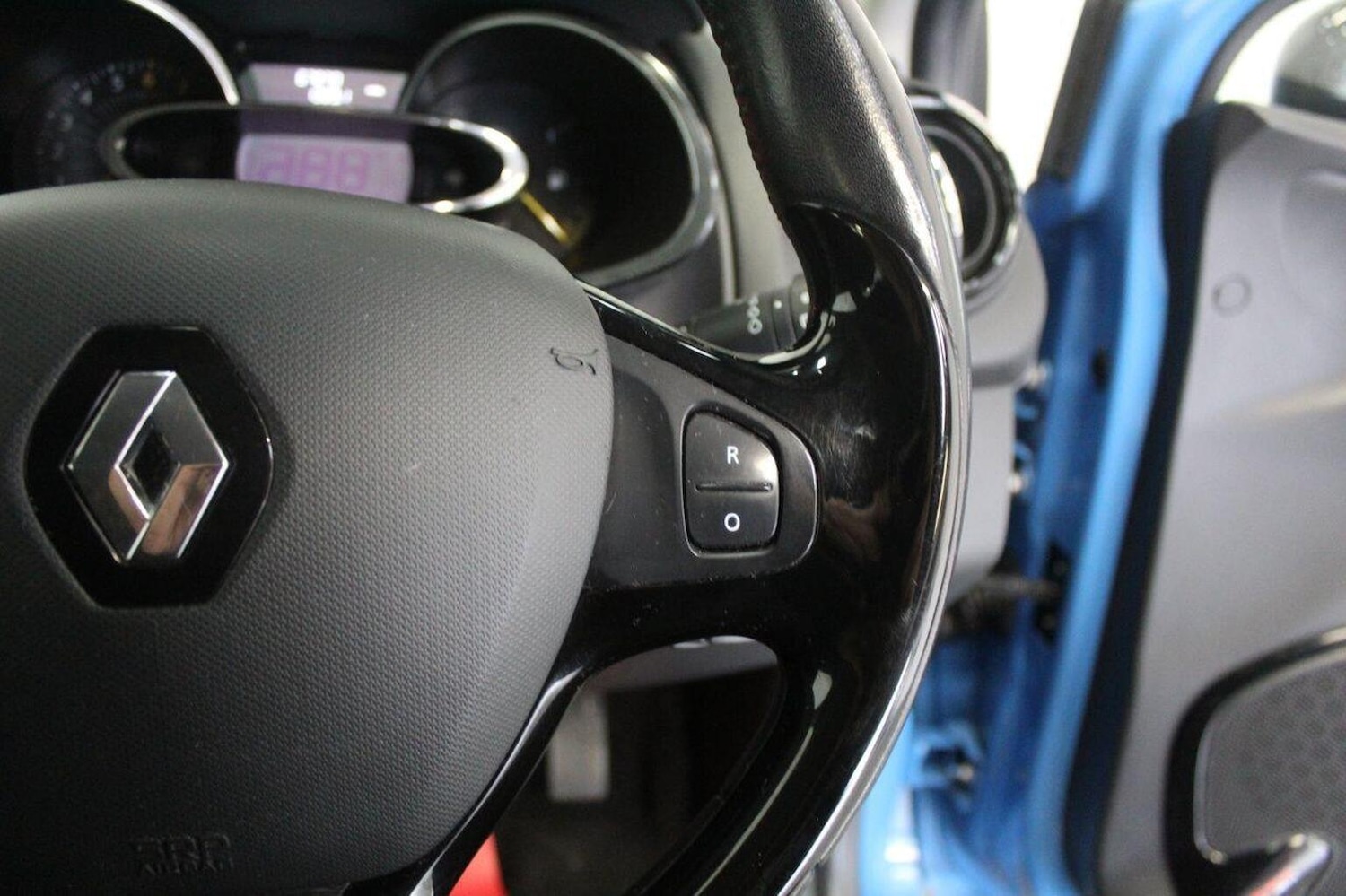 Used Renault Clio 2014 for sale - 76358214: Photo 43