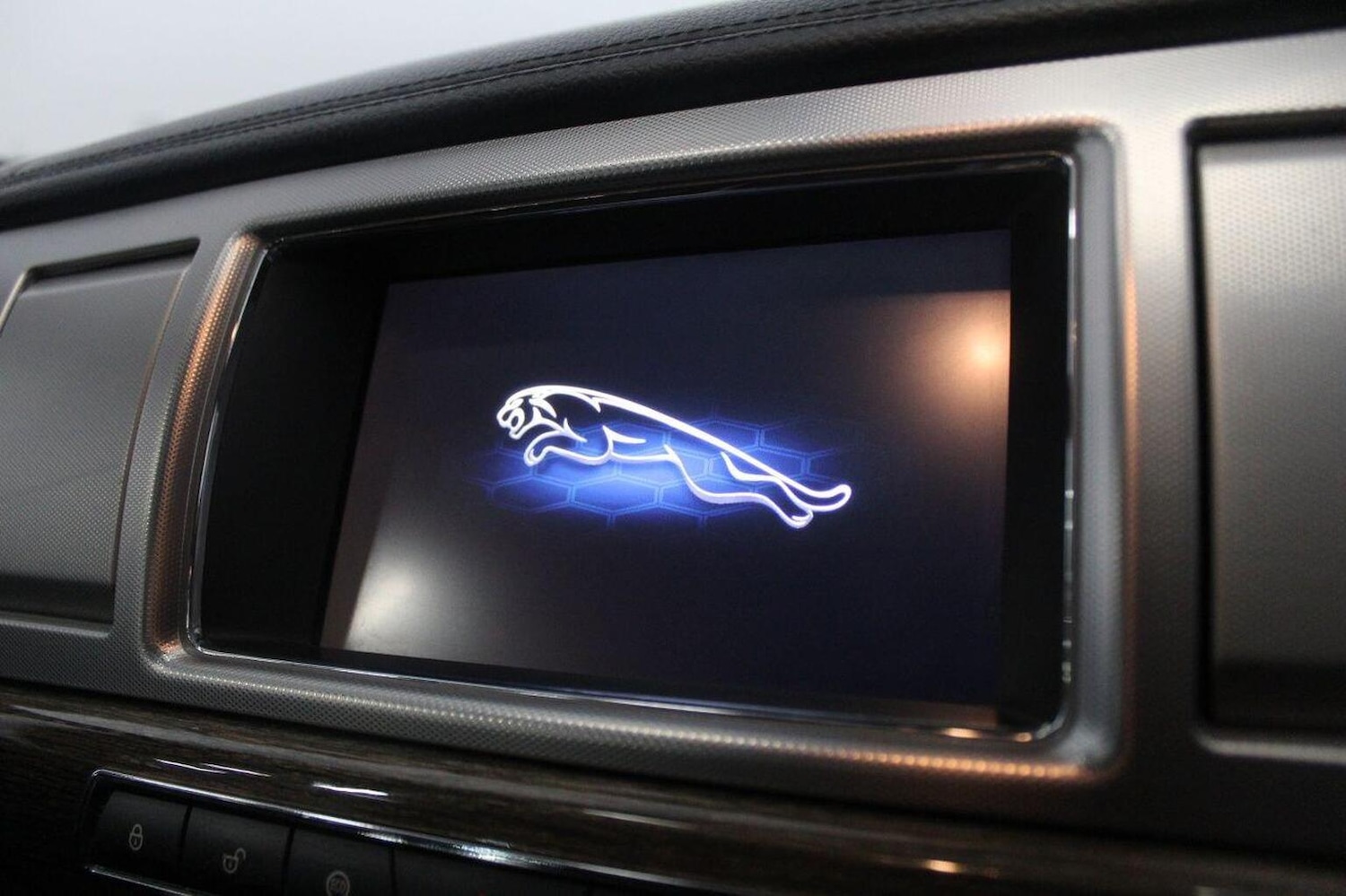 Used Jaguar XF 2015 for sale - 77937905: Photo 34