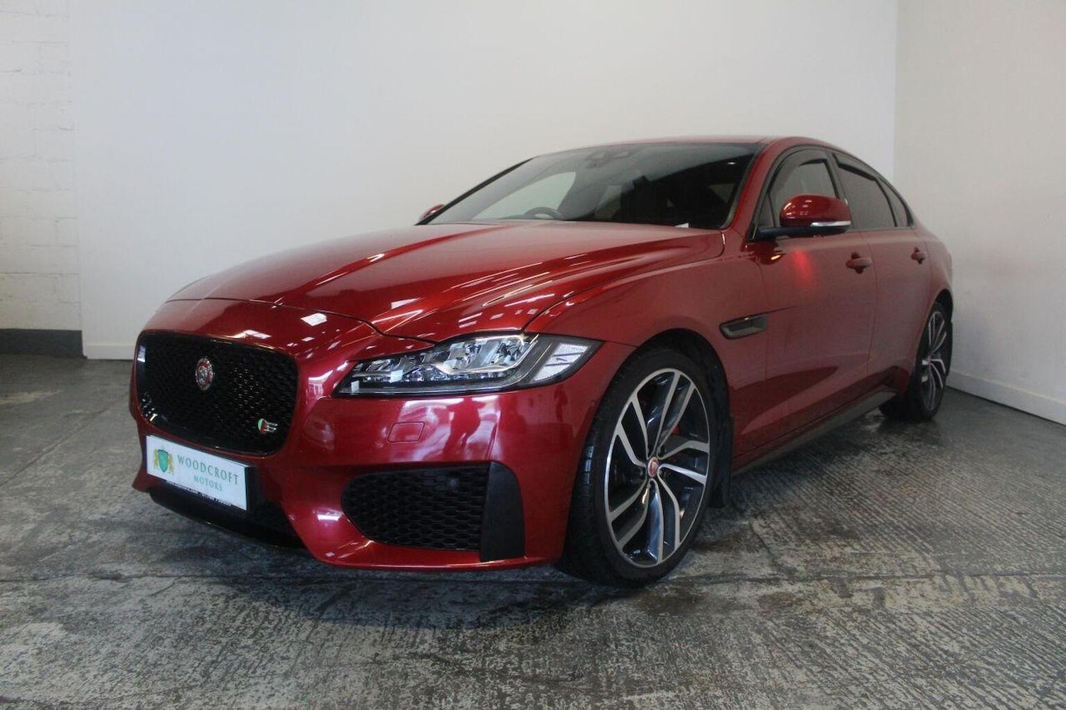 Used Jaguar XF 2015 for sale - 76963339: Photo 2