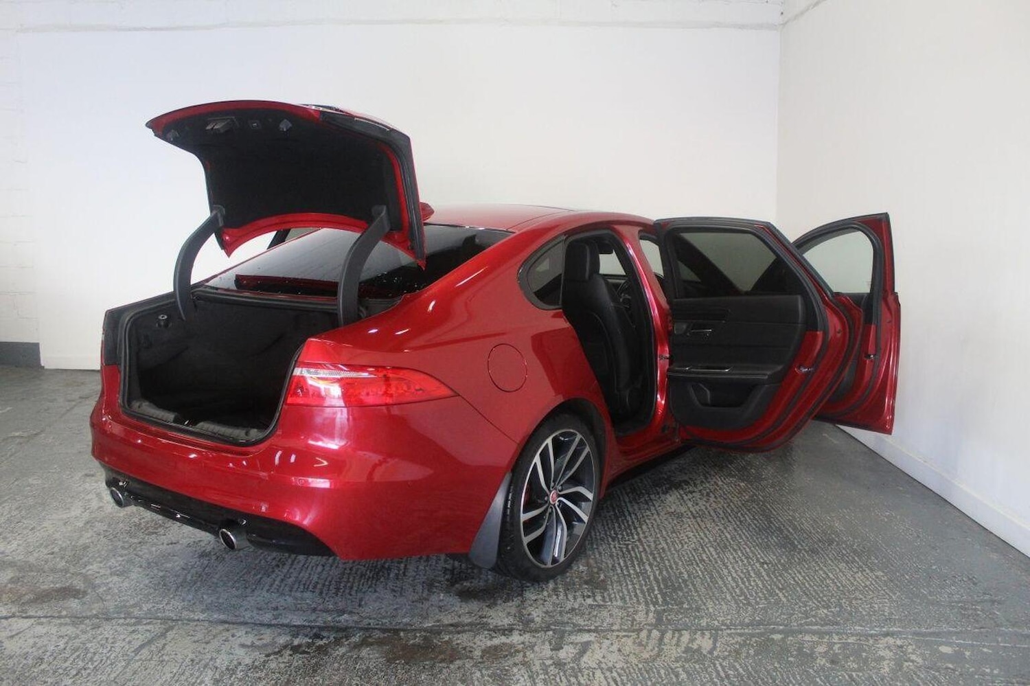 Used Jaguar XF 2015 for sale - 76963339: Photo 24