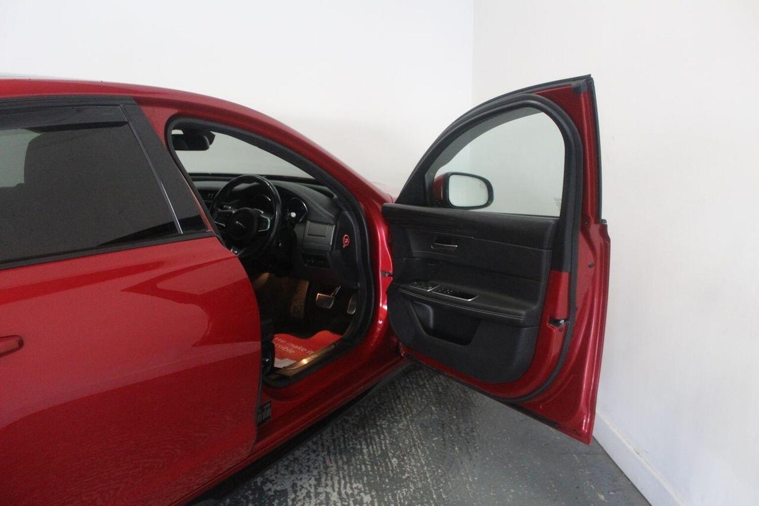 Used Jaguar XF 2015 for sale - 76963339: Photo 28