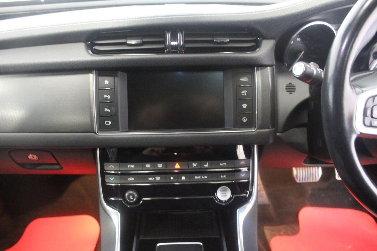 Used Jaguar XF 2015 for sale - 76963339: Photo 36