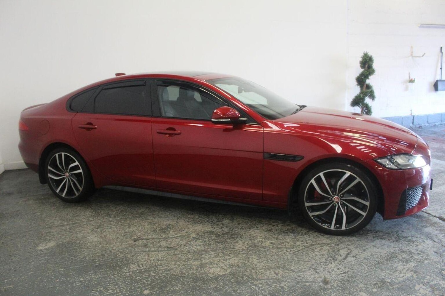 Used Jaguar XF 2015 for sale - 76963339: Photo 4