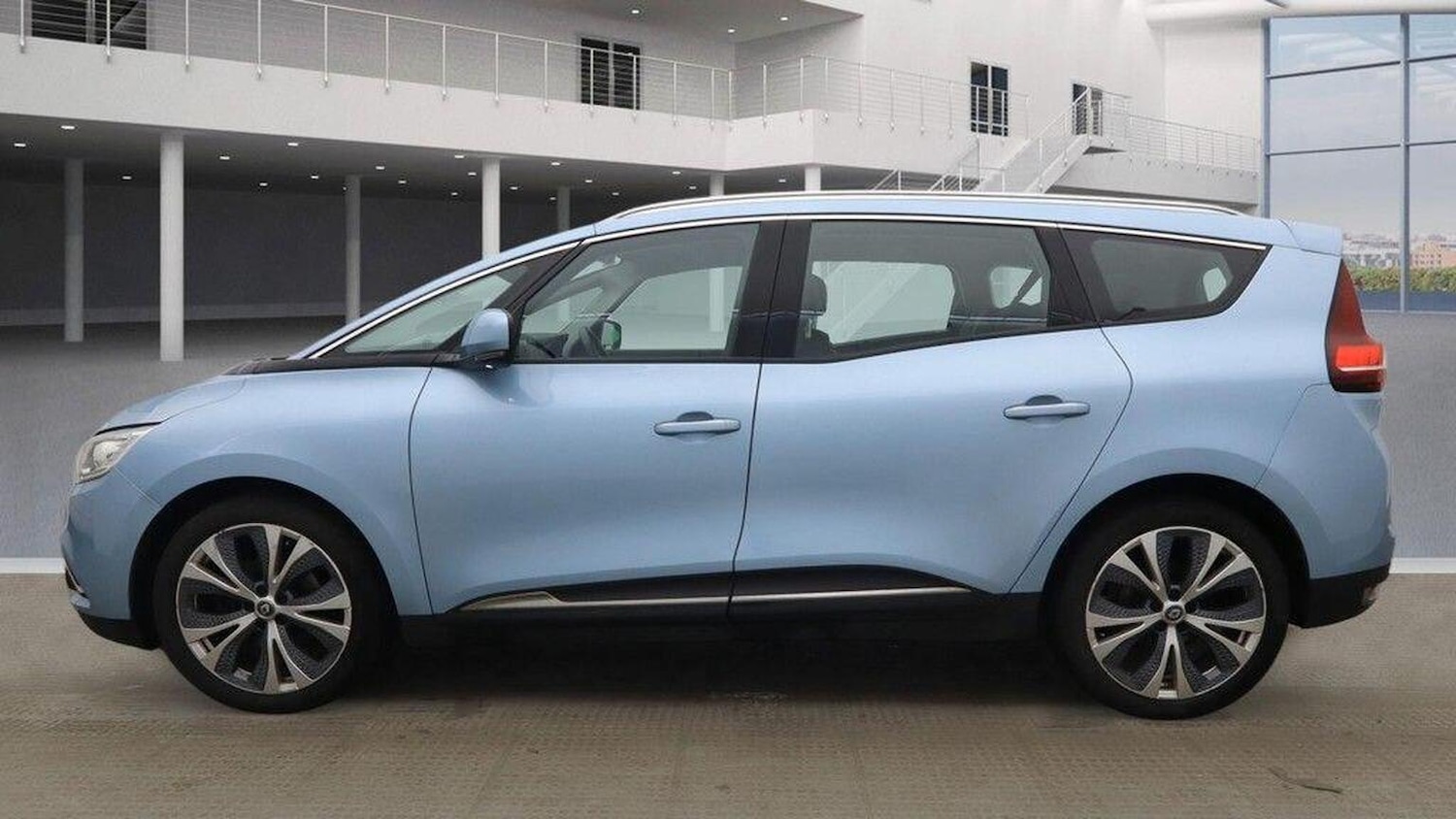 Used Renault Grand Scenic 2018 for sale - 77319812: Photo 11