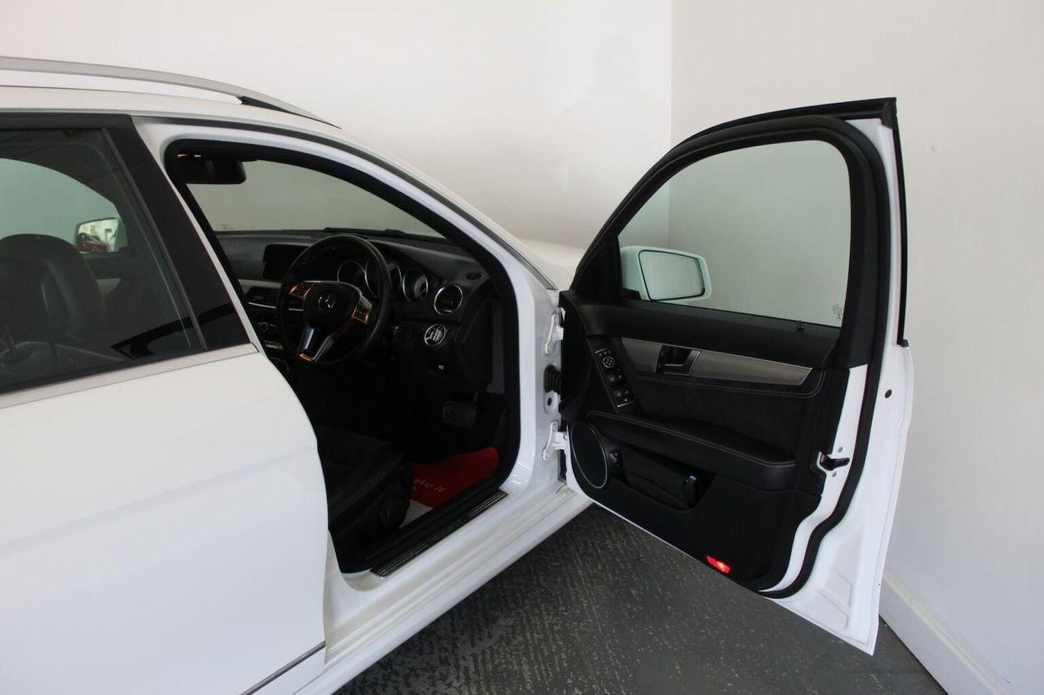 Used Mercedes-Benz C Class 2014 for sale - 76793676: Photo 21