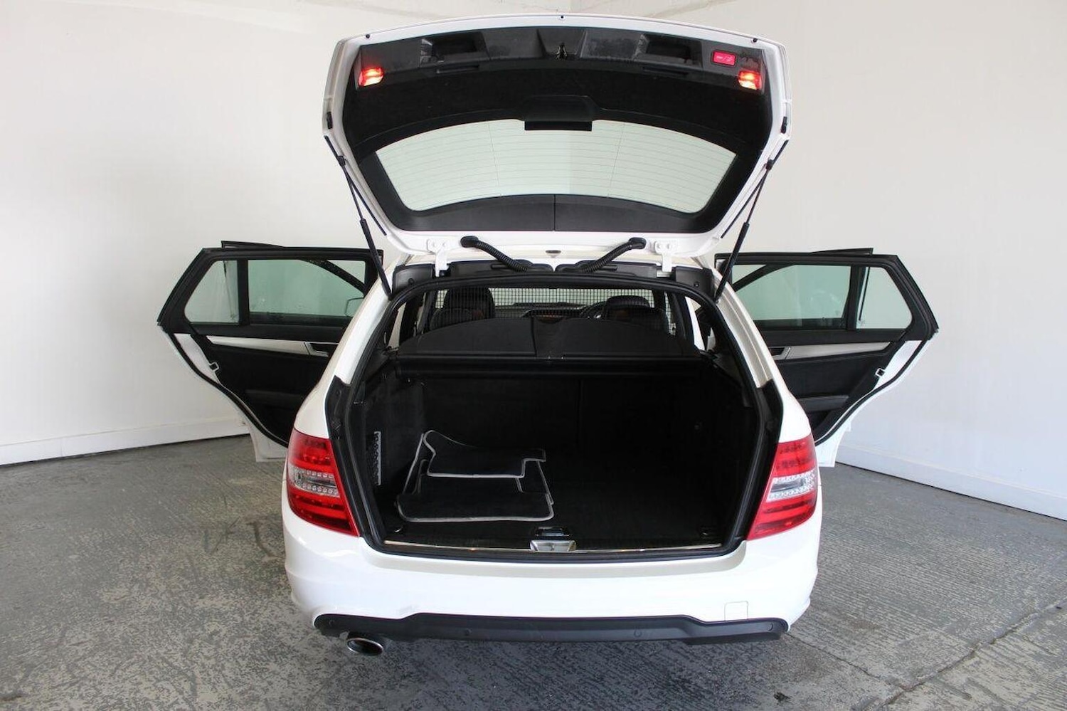 Used Mercedes-Benz C Class 2014 for sale - 76793676: Photo 27