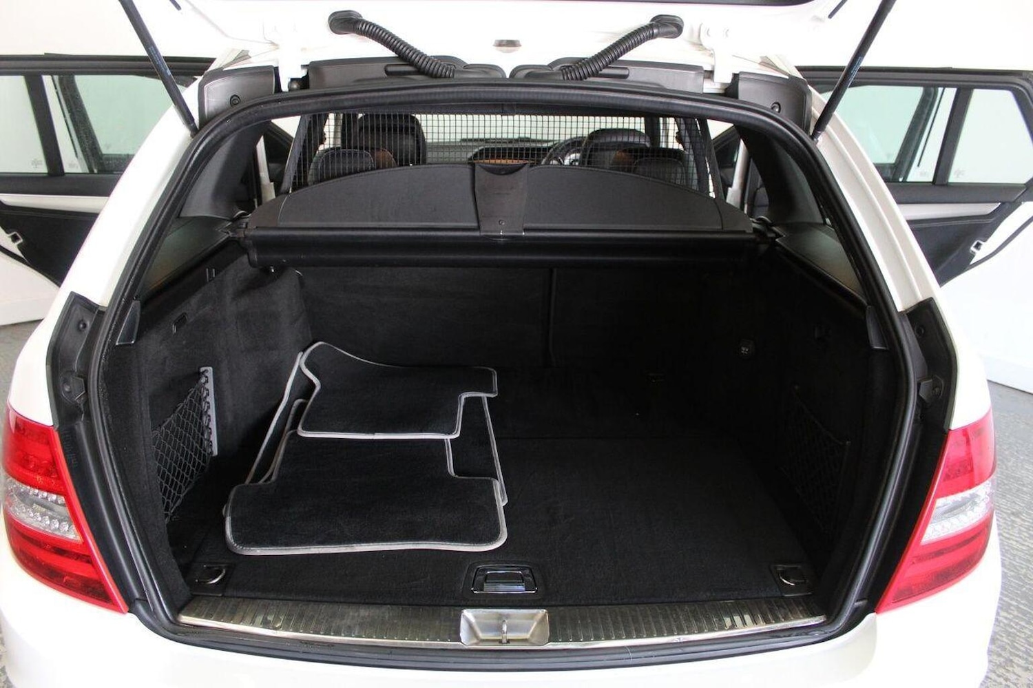 Used Mercedes-Benz C Class 2014 for sale - 76793676: Photo 28