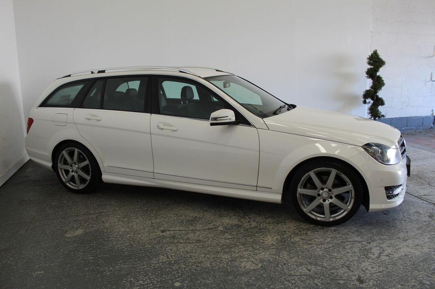 Used Mercedes-Benz C Class 2014 for sale - 76793676: Photo 4