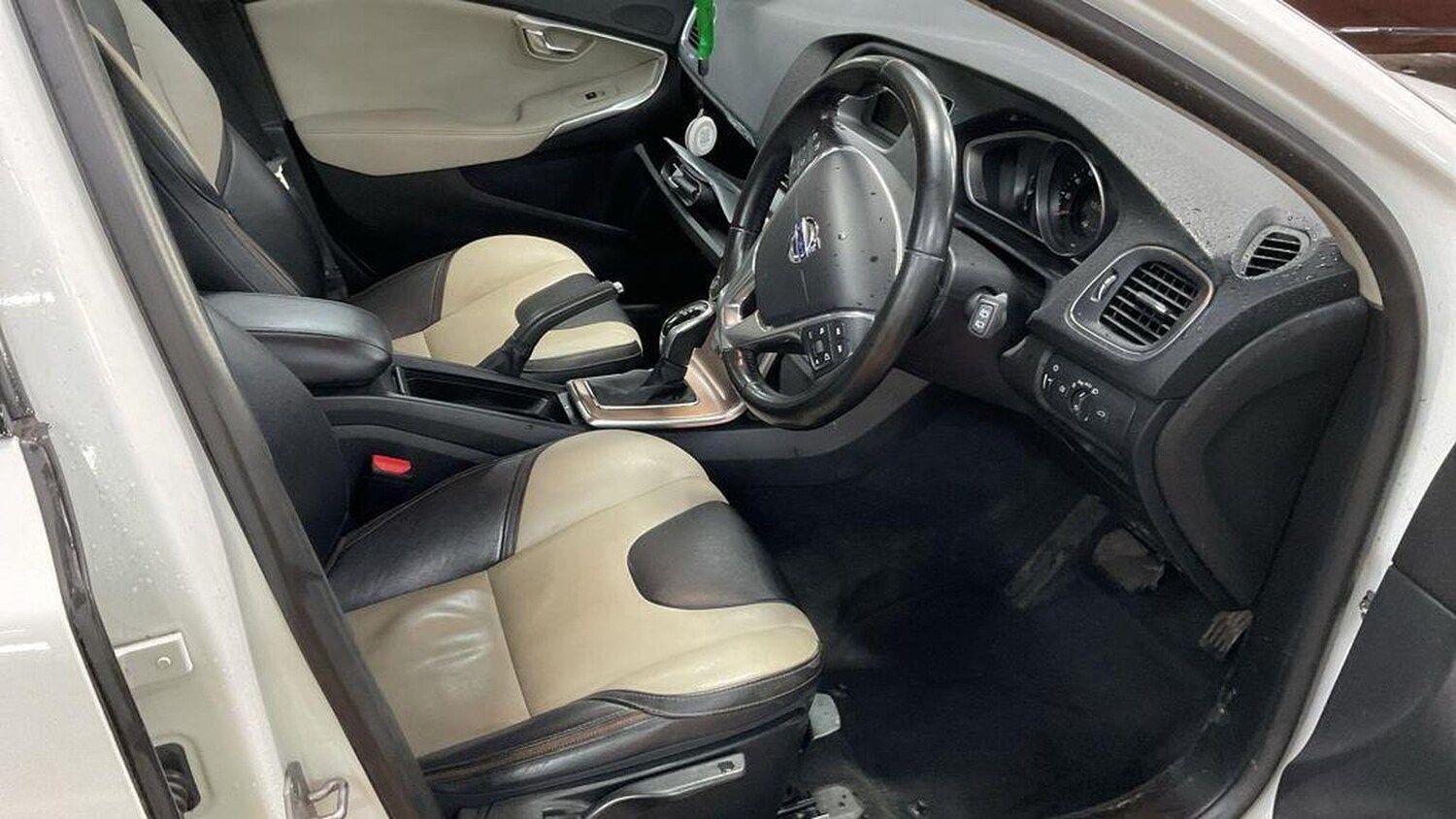 Used Volvo V40 Cross Country 2015 for sale - 77687707: Photo 13