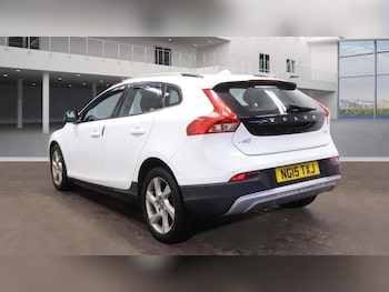 Used Volvo V40 Cross Country 2015 for sale - 77687707: Photo