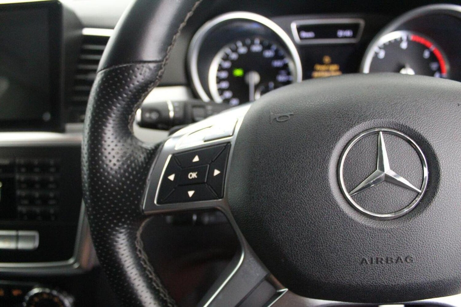 Used Mercedes-Benz M Class 2013 for sale - 77464765: Photo 46