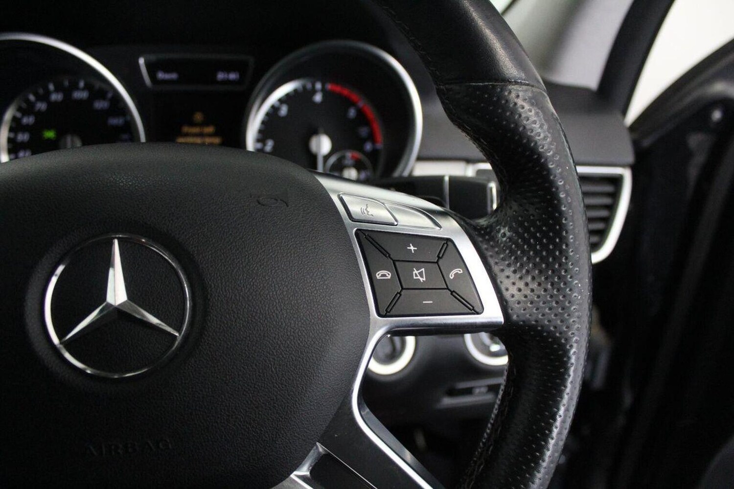 Used Mercedes-Benz M Class 2013 for sale - 77464765: Photo 47