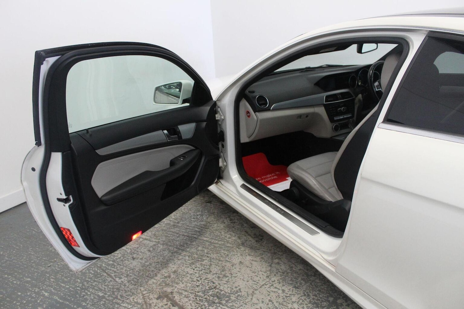 Used Mercedes-Benz C Class 2012 for sale - 77938118: Photo 22