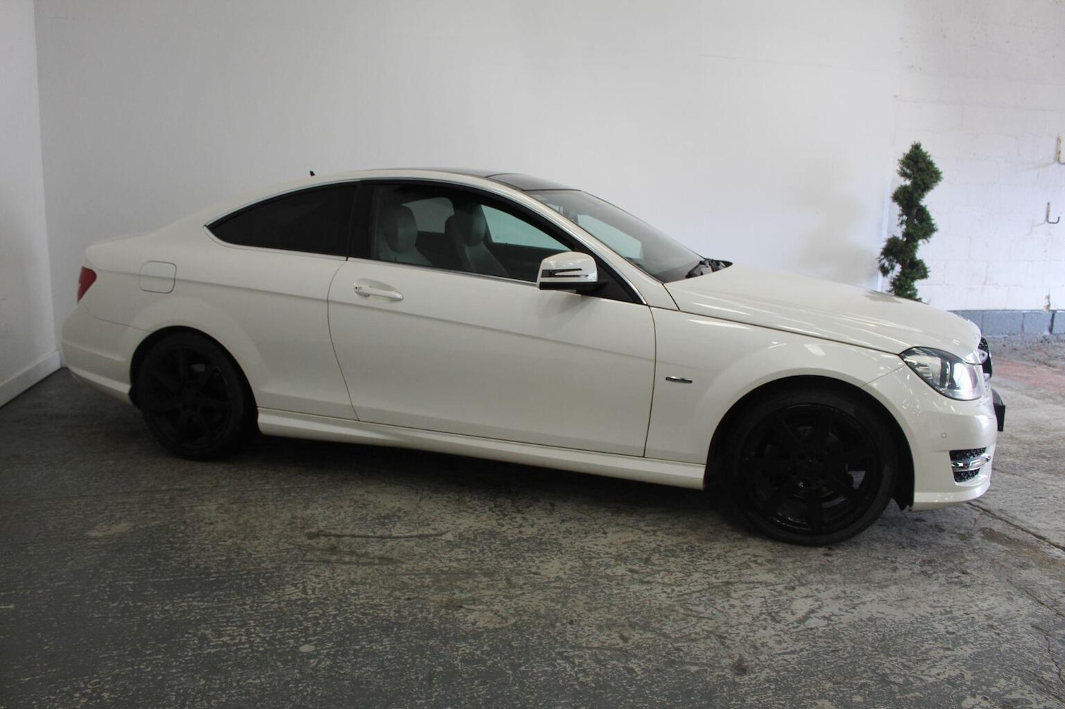 Used Mercedes-Benz C Class 2012 for sale - 77938118: Photo 4