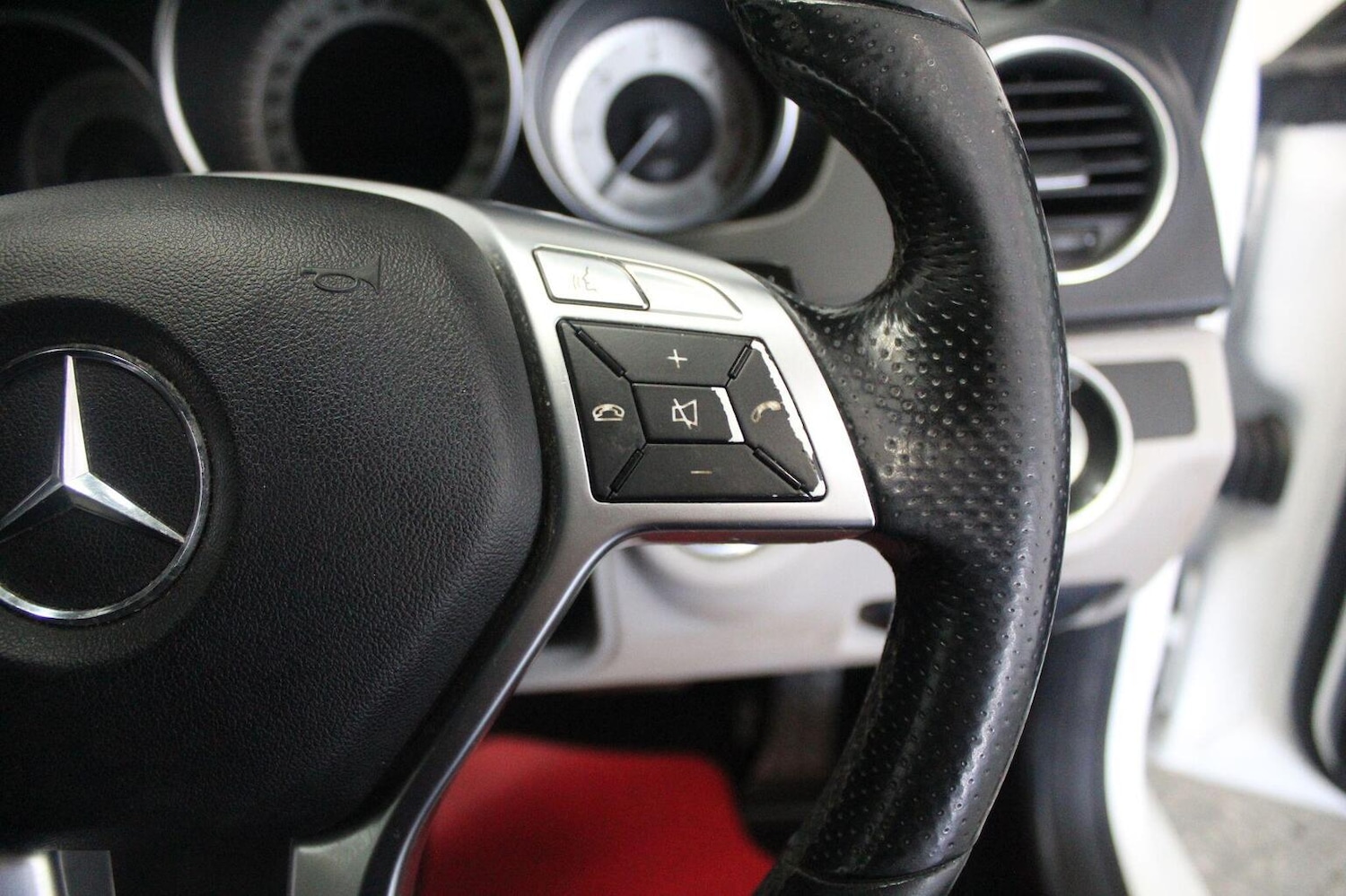 Used Mercedes-Benz C Class 2012 for sale - 77938118: Photo 40