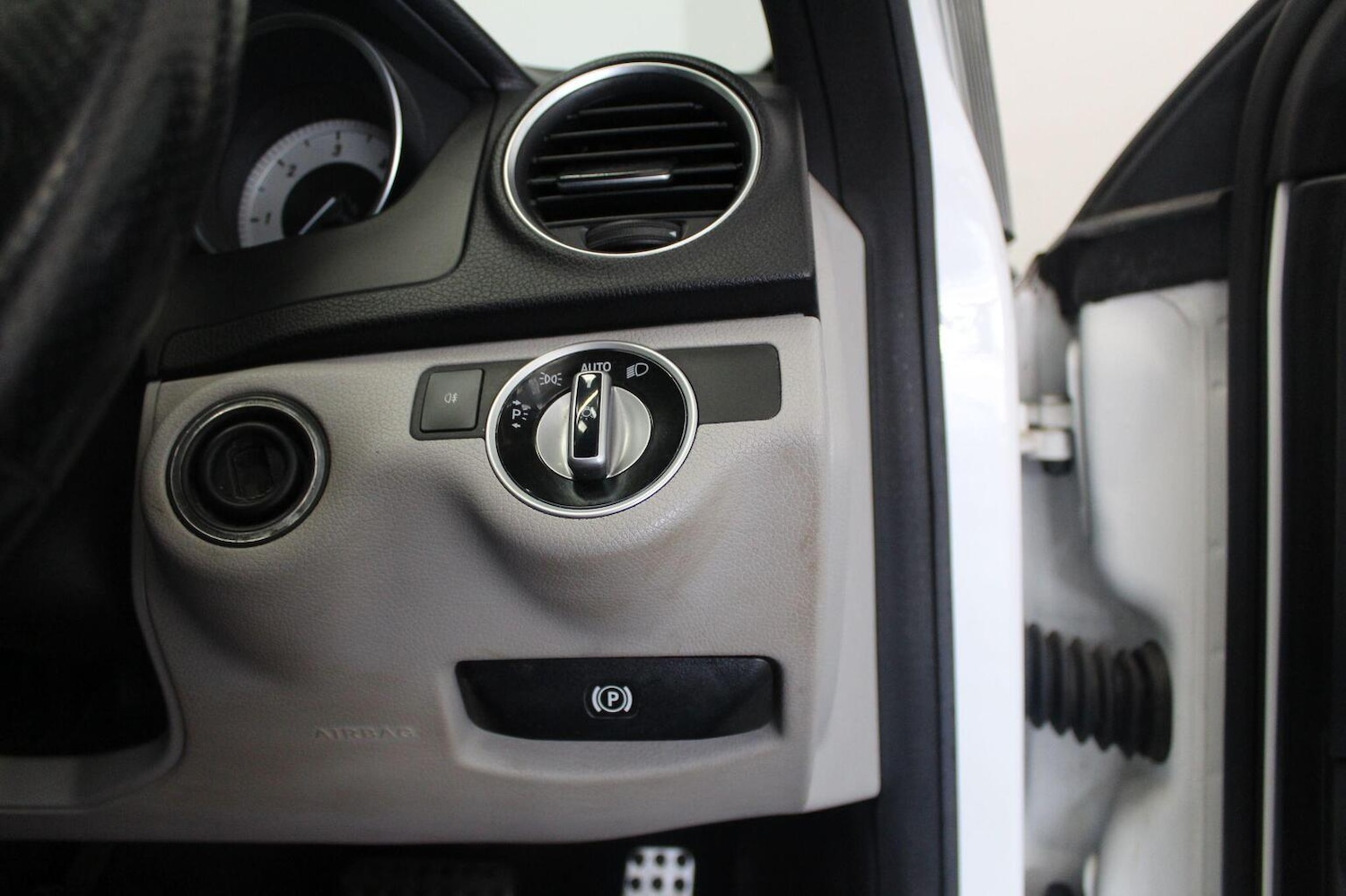 Used Mercedes-Benz C Class 2012 for sale - 77938118: Photo 41