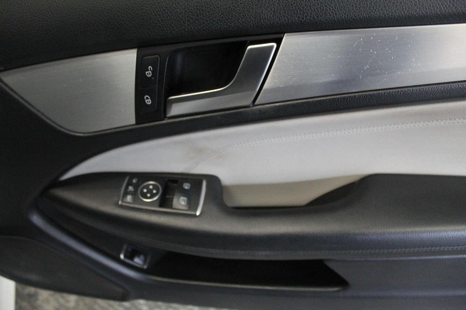 Used Mercedes-Benz C Class 2012 for sale - 77938118: Photo 42