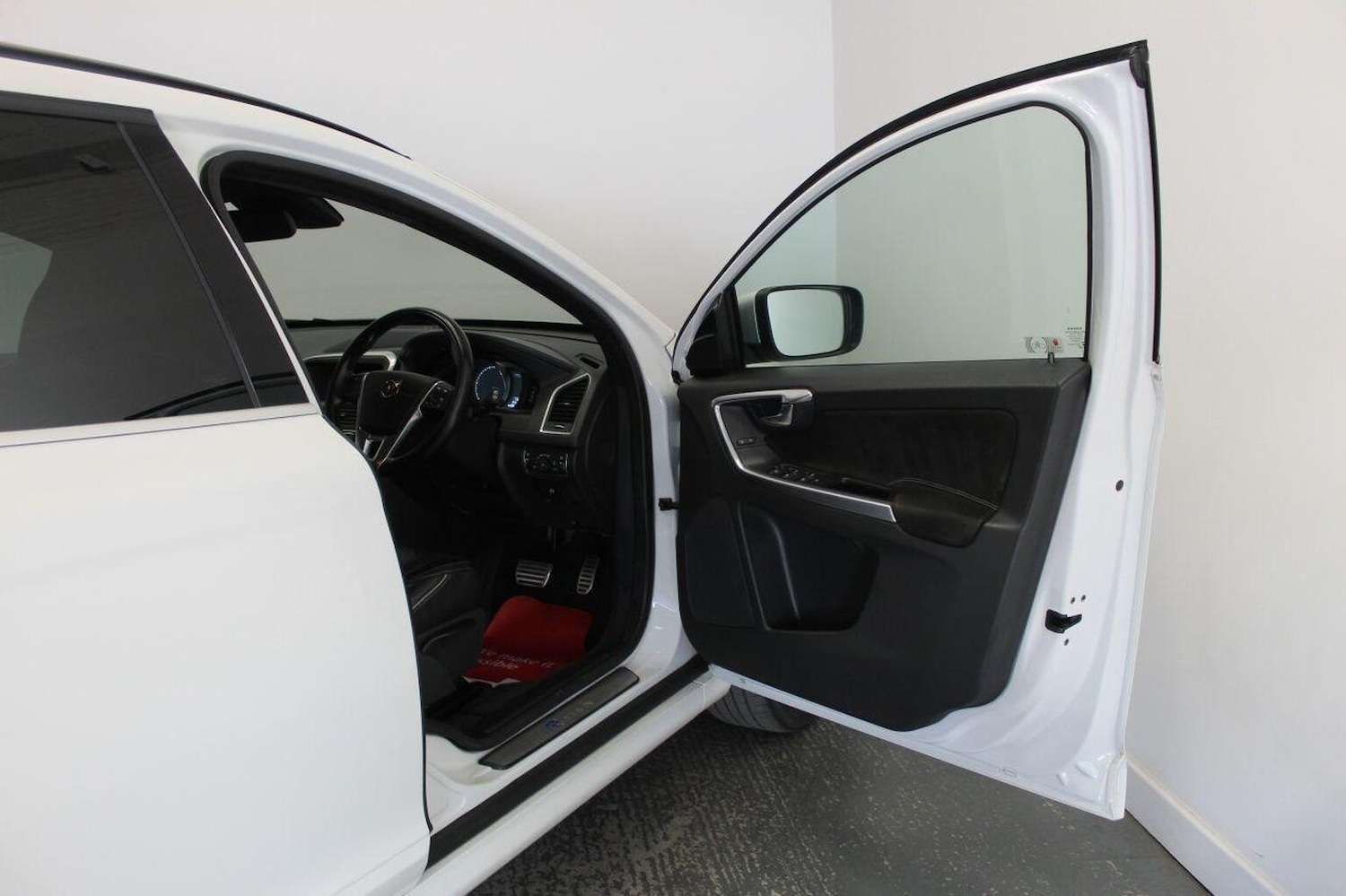 Used Volvo XC60 2015 for sale - 78070389: Photo 23