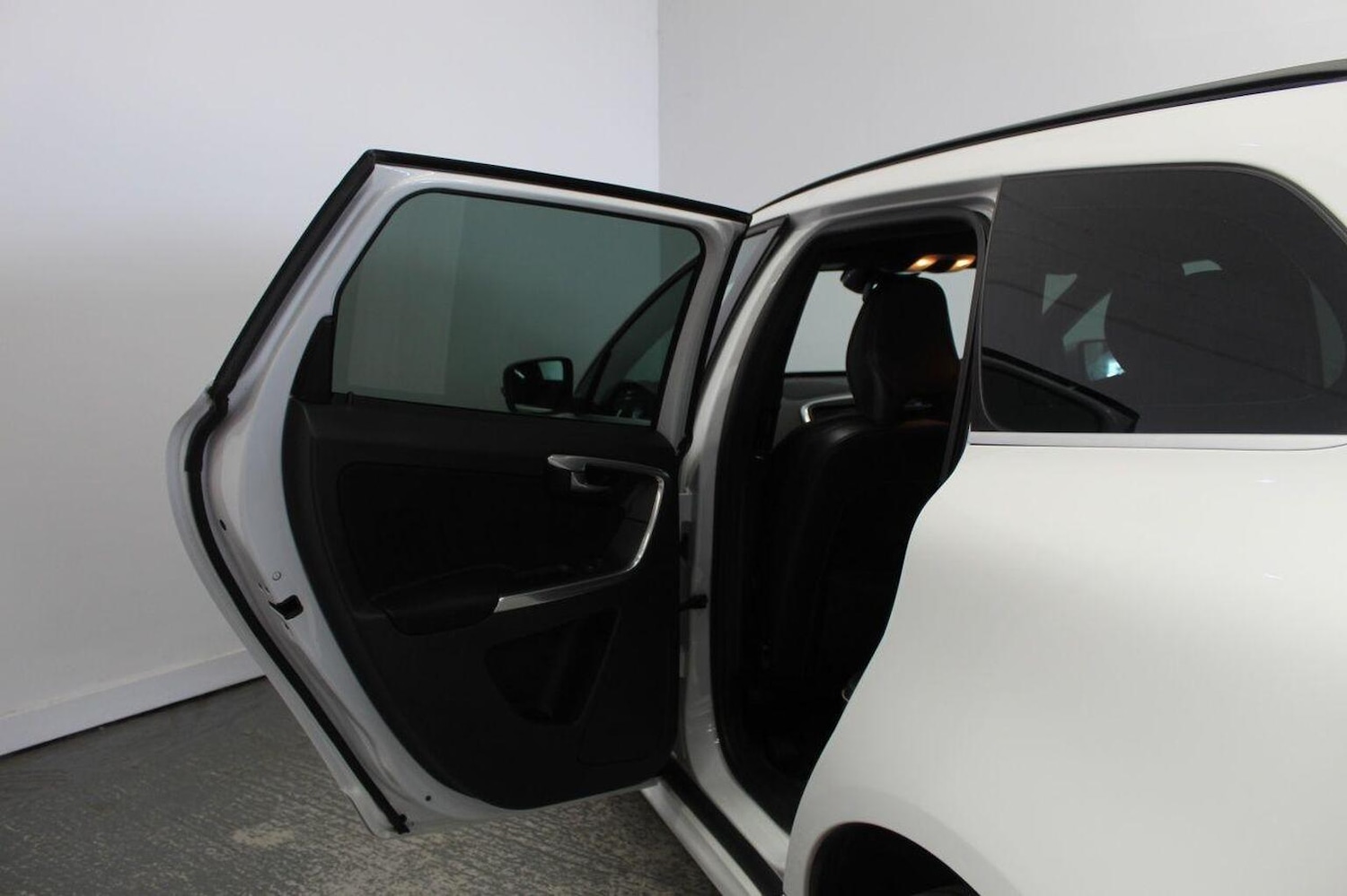 Used Volvo XC60 2015 for sale - 78070389: Photo 26