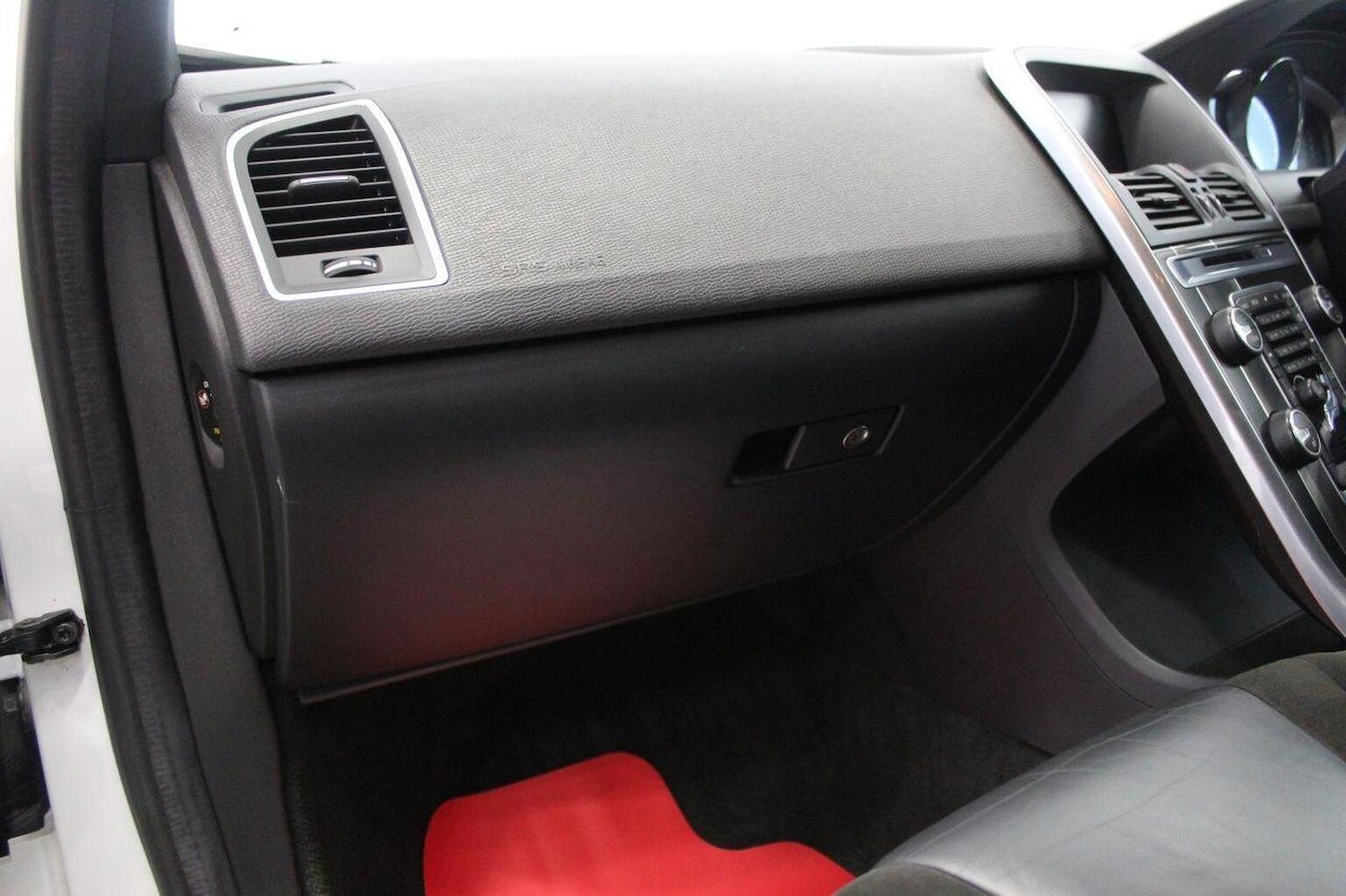 Used Volvo XC60 2015 for sale - 78070389: Photo 29