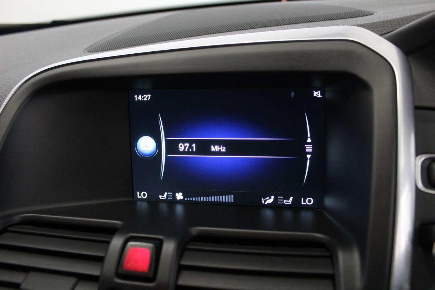 Used Volvo XC60 2015 for sale - 78070389: Photo 32