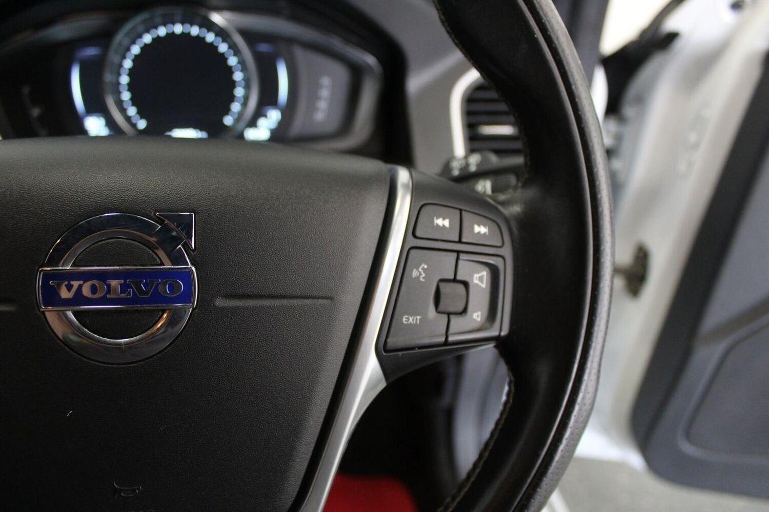 Used Volvo XC60 2015 for sale - 78070389: Photo 45