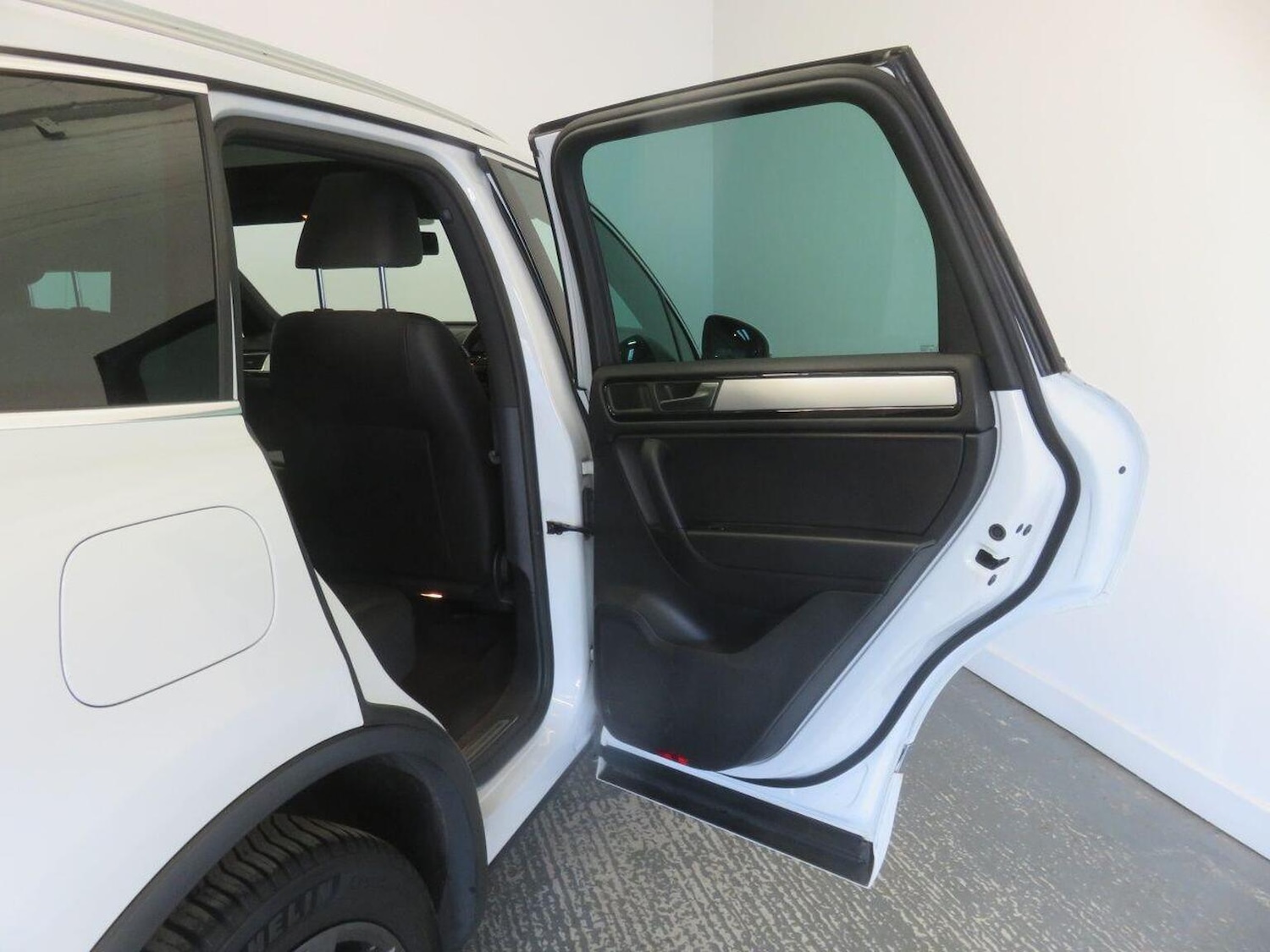 Used Volkswagen Touareg 2013 for sale - 76793847: Photo 28