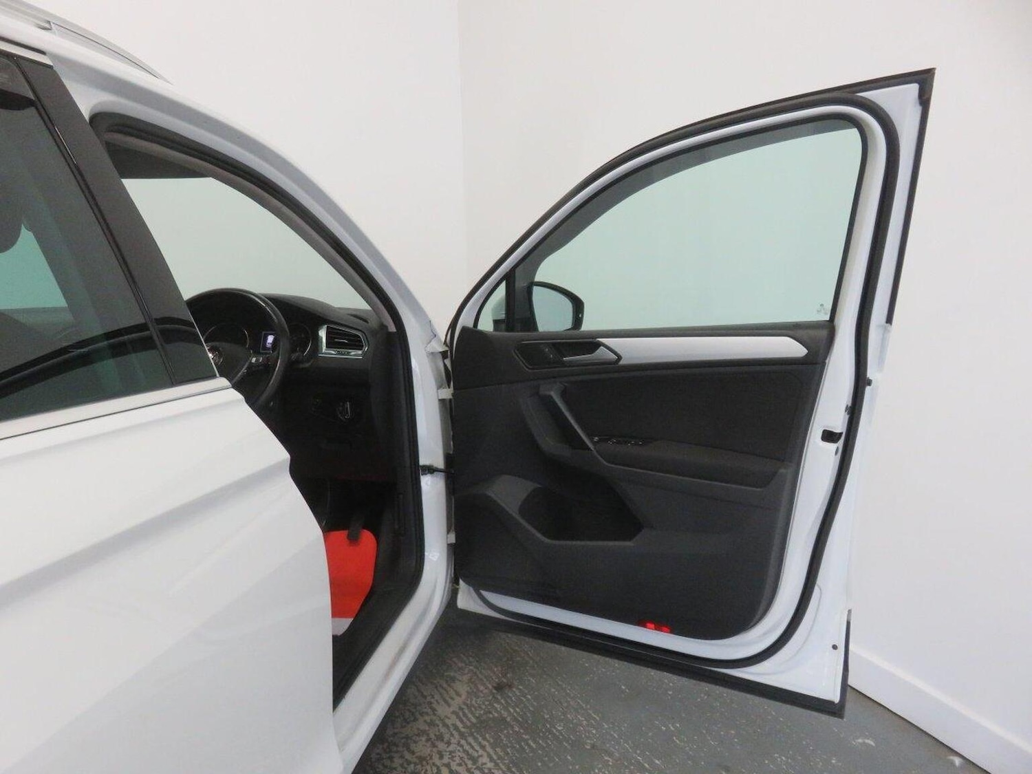 Used Volkswagen Tiguan 2017 for sale - 78084413: Photo 23