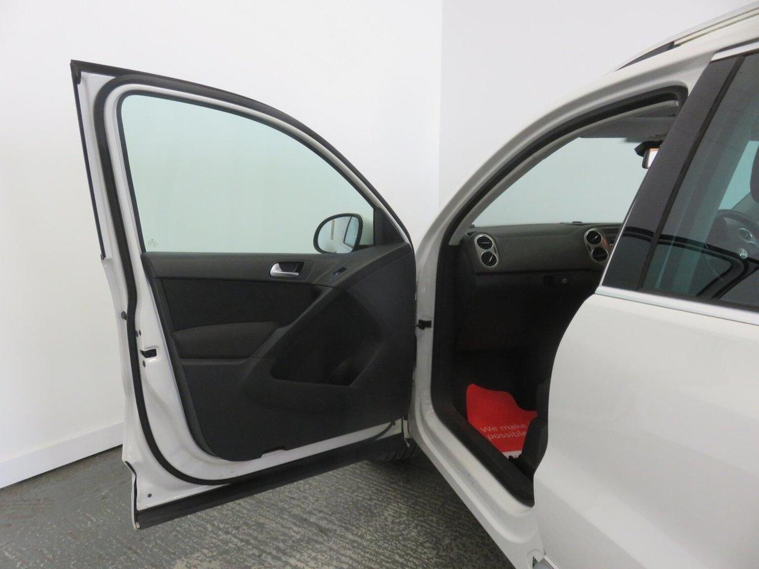 Used Volkswagen Tiguan 2010 for sale - 77521948: Photo 28