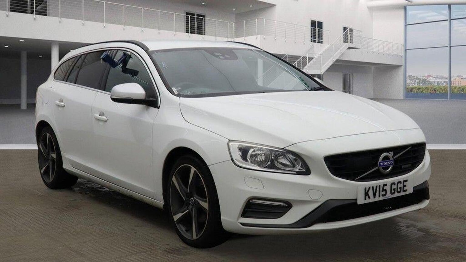 Used Volvo V60 2015 for sale - 76751844: Photo 1