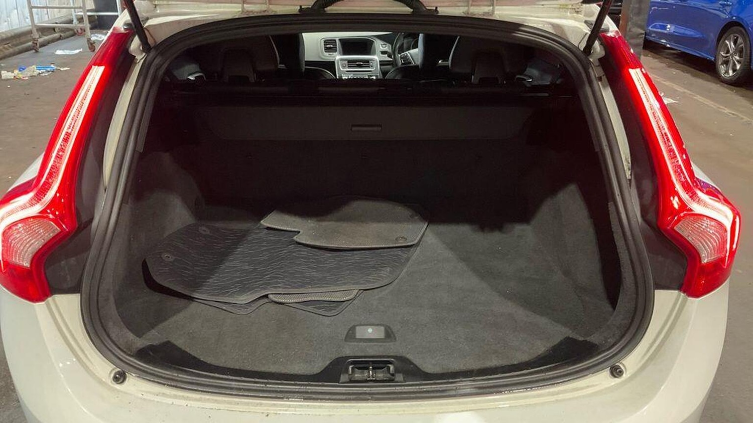 Used Volvo V60 2015 for sale - 76751844: Photo 10