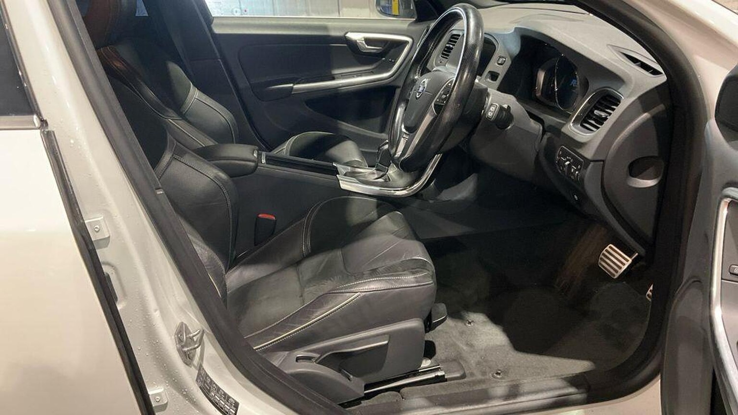 Used Volvo V60 2015 for sale - 76751844: Photo 13