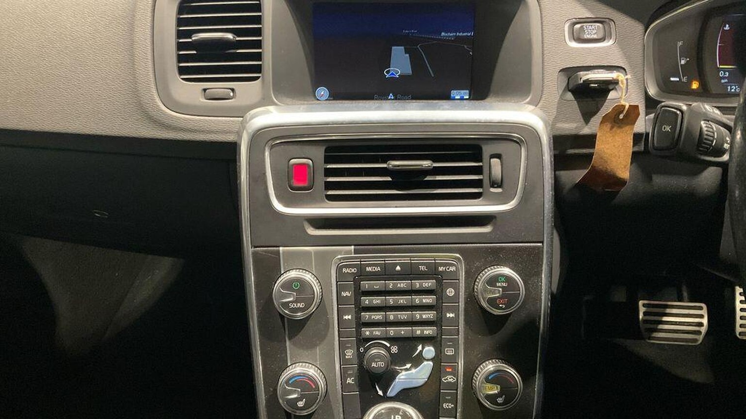 Used Volvo V60 2015 for sale - 76751844: Photo 16