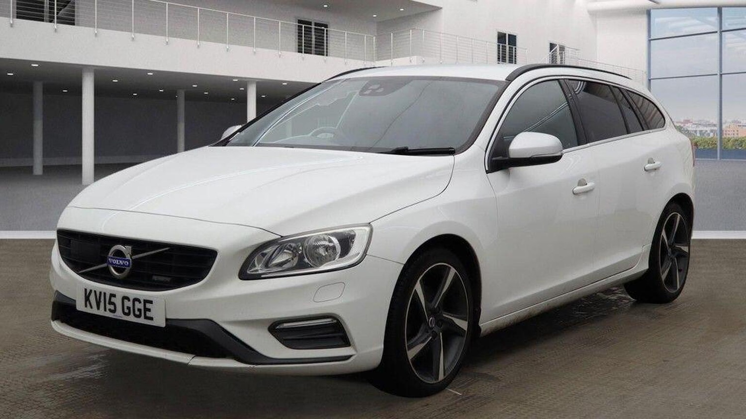 Used Volvo V60 2015 for sale - 76751844: Photo 2