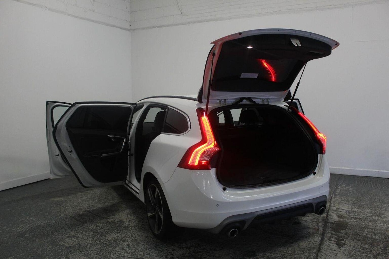 Used Volvo V60 2015 for sale - 76751844: Photo 20