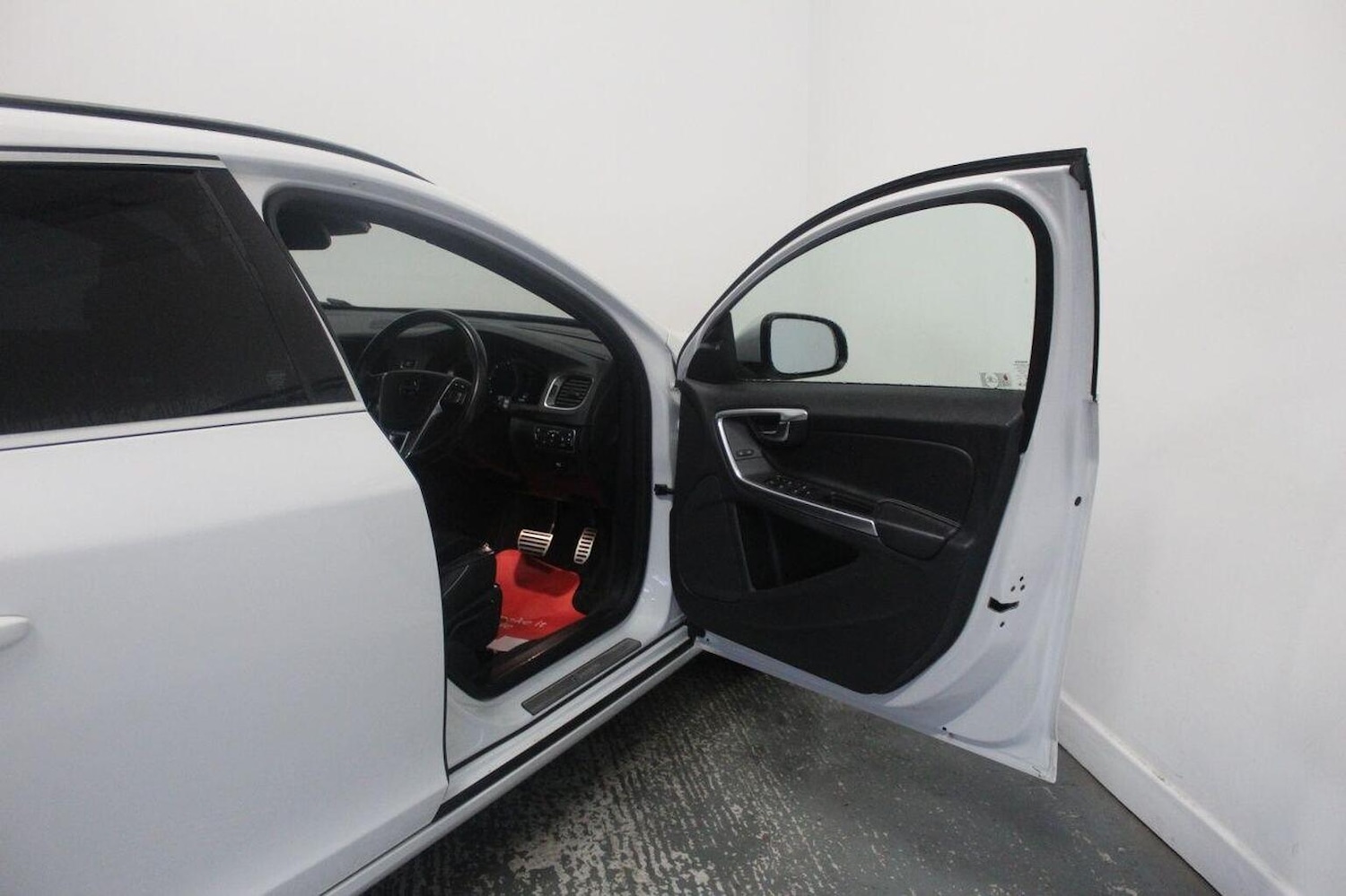 Used Volvo V60 2015 for sale - 76751844: Photo 24