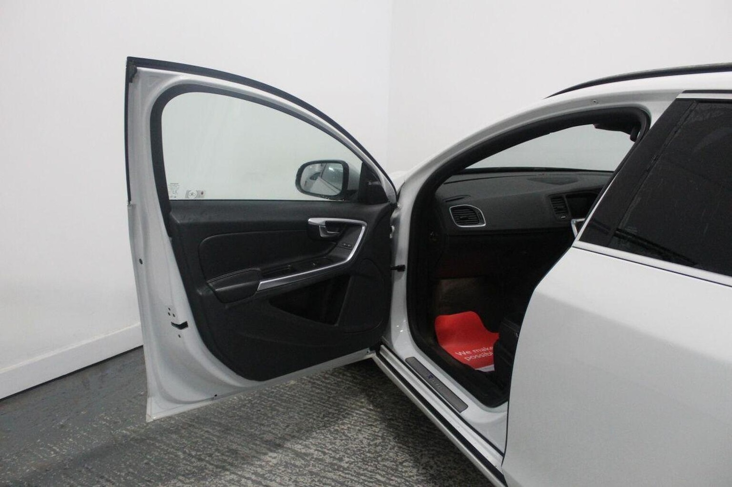 Used Volvo V60 2015 for sale - 76751844: Photo 26