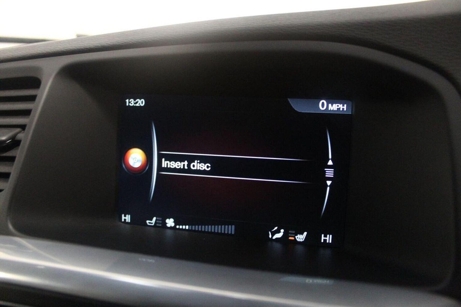 Used Volvo V60 2015 for sale - 76751844: Photo 35