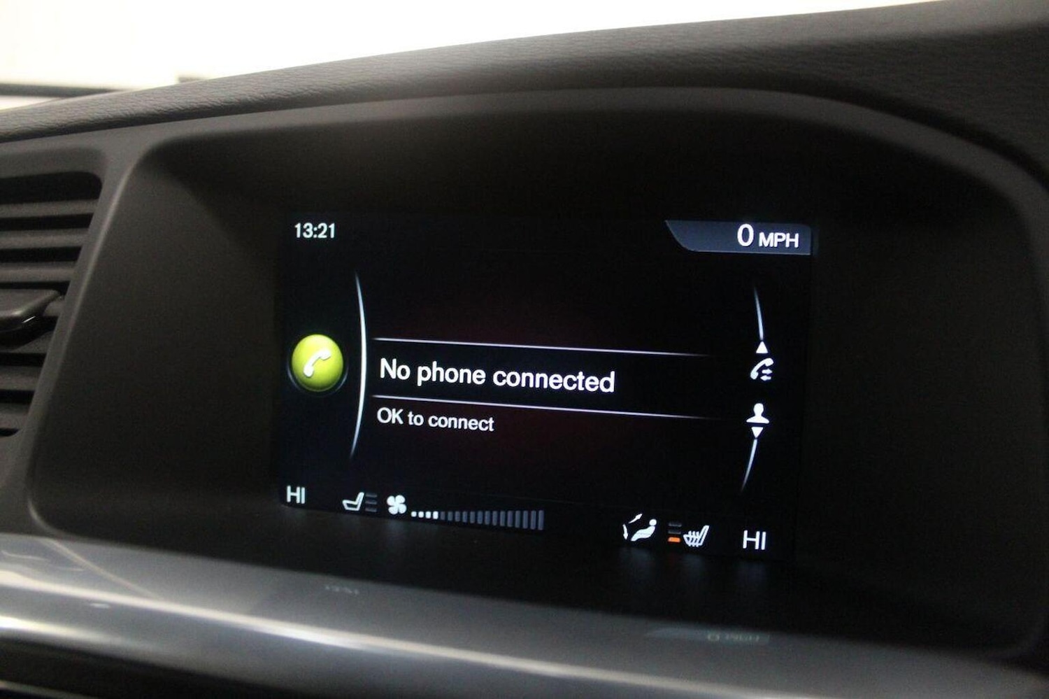 Used Volvo V60 2015 for sale - 76751844: Photo 37