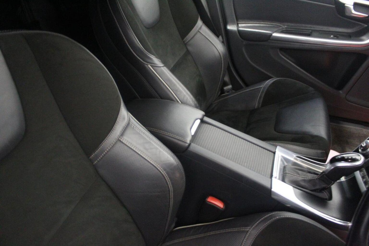 Used Volvo V60 2015 for sale - 76751844: Photo 42